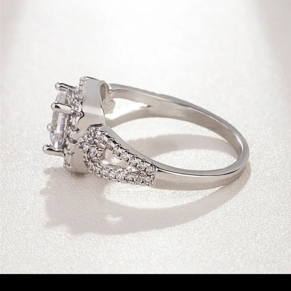 💍💍BEAUTIFUL!! White Sapphire White Gold plated ring💍💍 - Picture 5 of 14